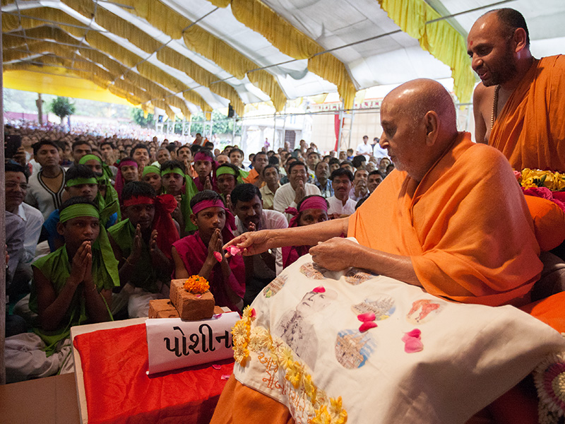 Crowd - HD Wallpaper 