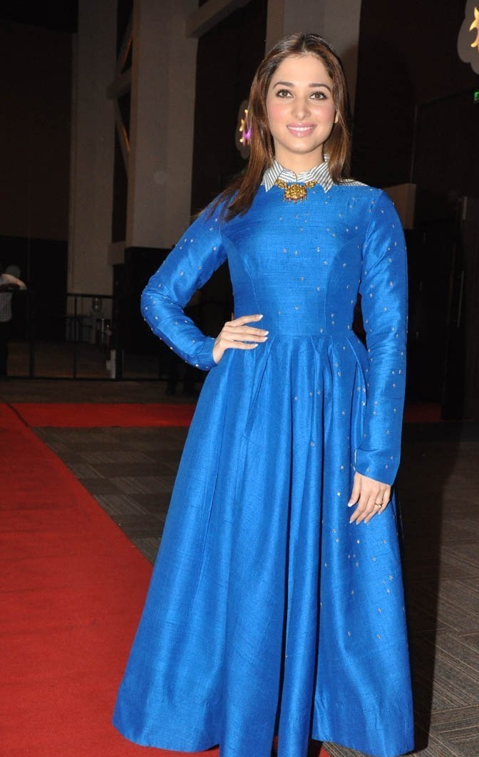 Tamanna Cute New Pics - Gown - HD Wallpaper 