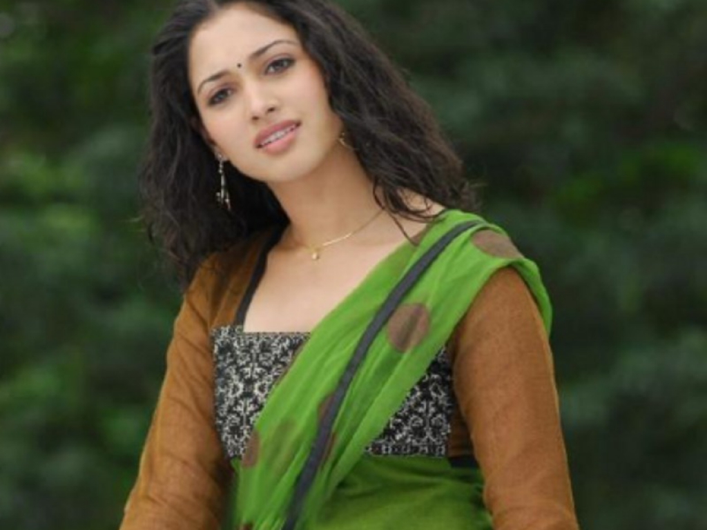 Hd Wallpapers For Desktop Tamanna Cute Beauty - Indian Actress In Shalwar Kameez - HD Wallpaper 