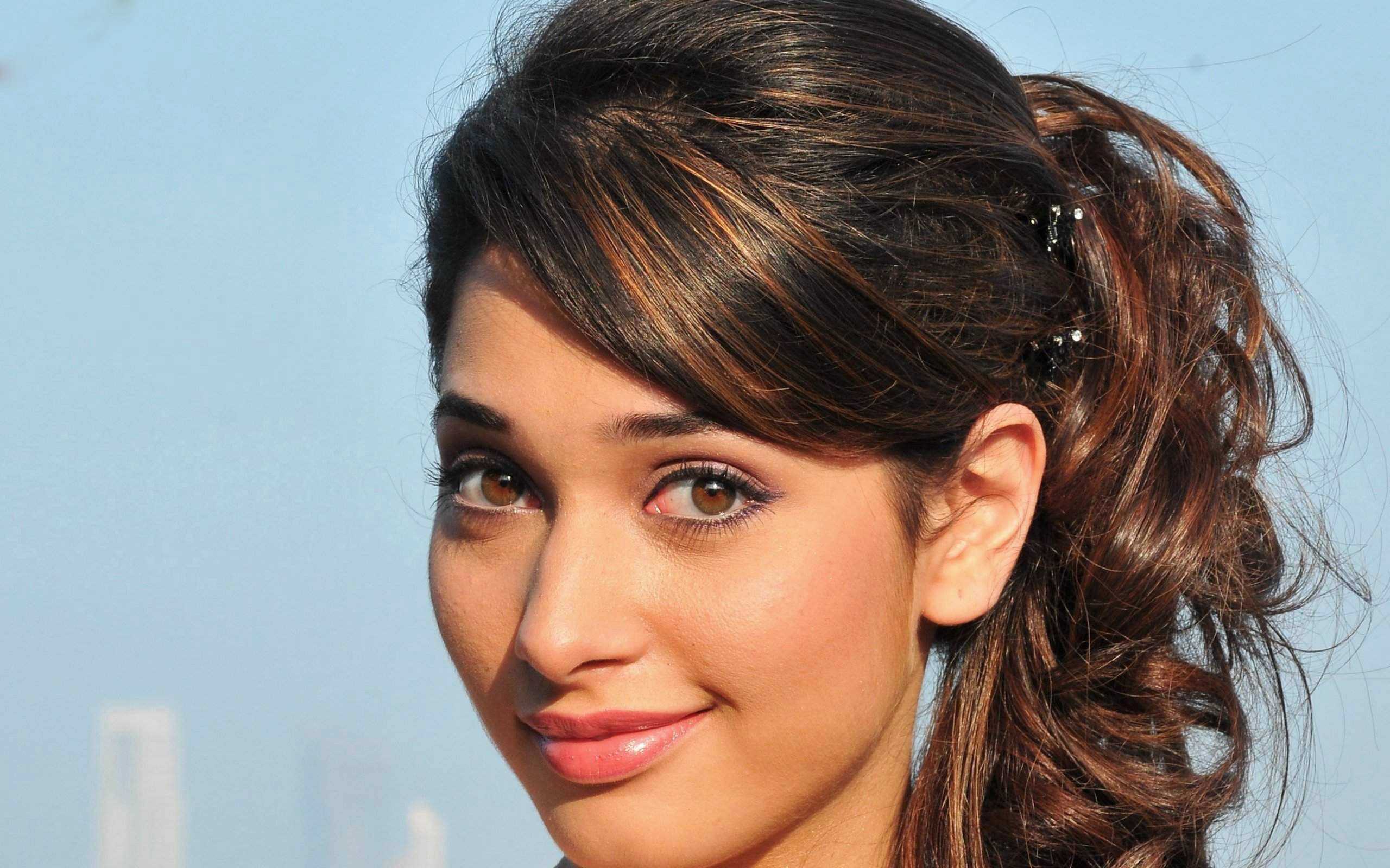 Ponytails With Side Swept Bangs - HD Wallpaper 