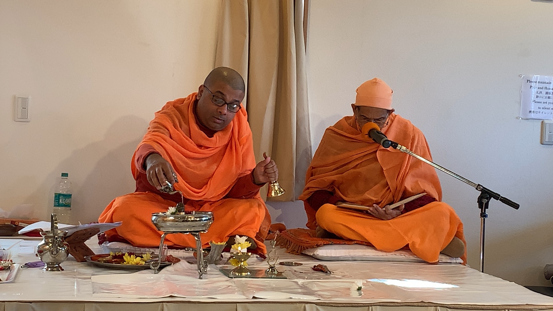 Sitting - HD Wallpaper 