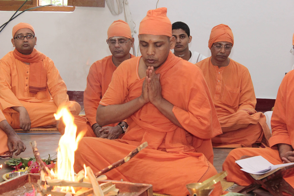 Sarada Devi Photos Wallpapers - Senior Citizen - HD Wallpaper 