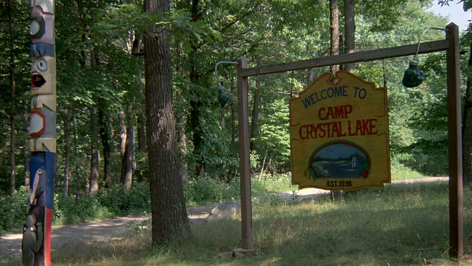 Crystal Lake Friday The 13th - HD Wallpaper 