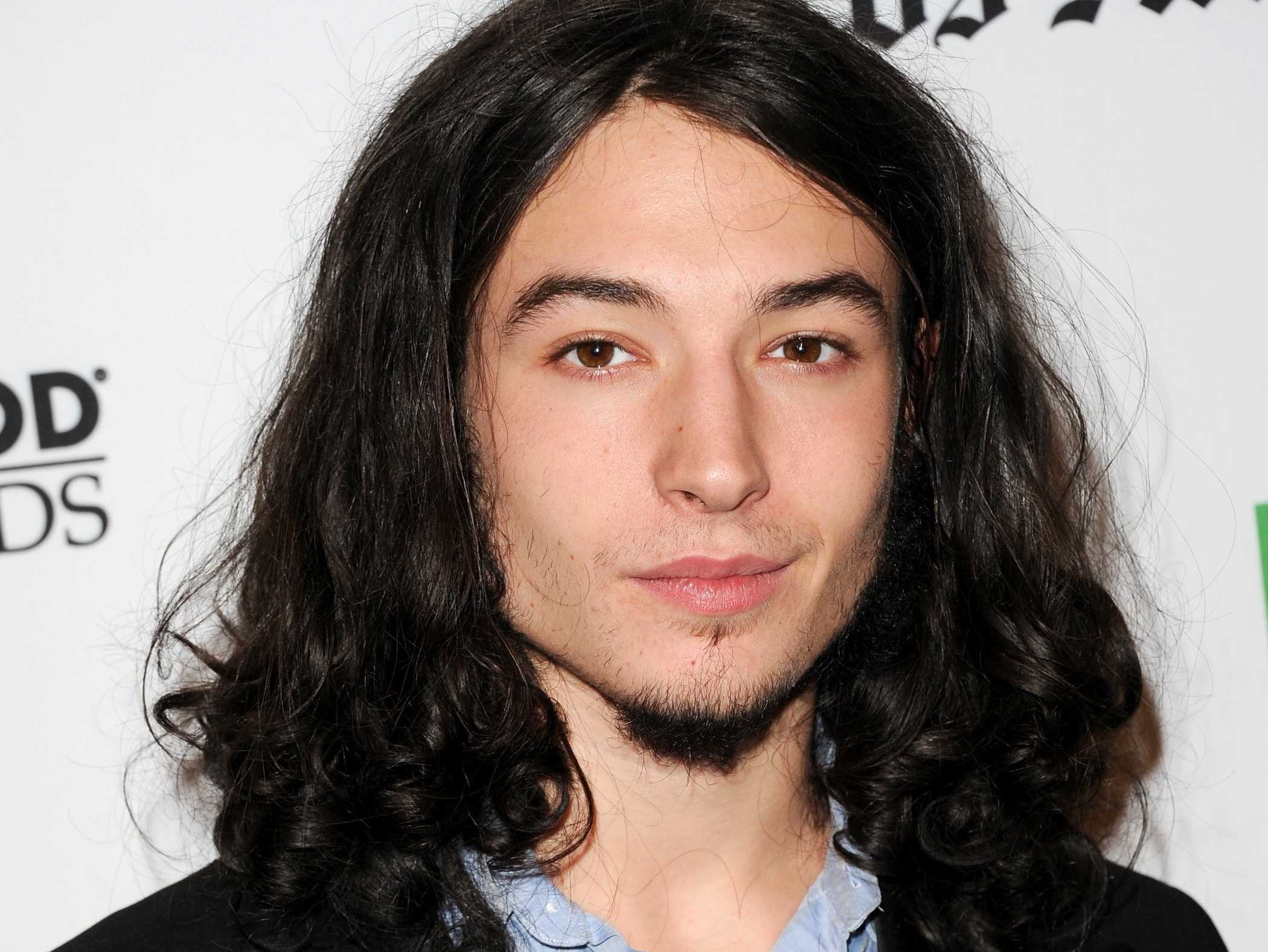 Ezra Miller 4k Widescreen Desktop Wallpaper - Hippolyta Lebanon Dc Comics - HD Wallpaper 