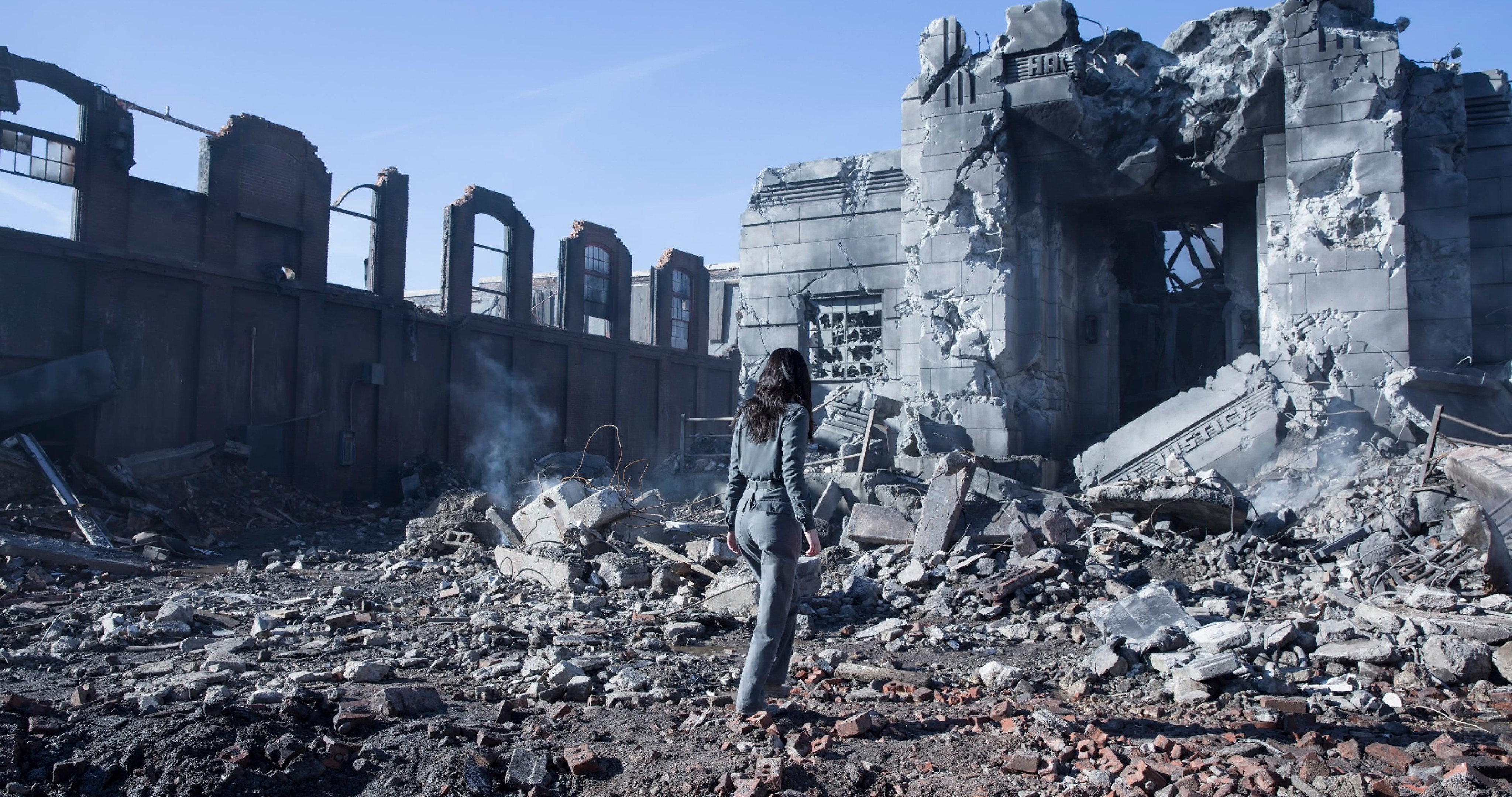 Hunger Games Mockingjay Part 1 District 12 - HD Wallpaper 