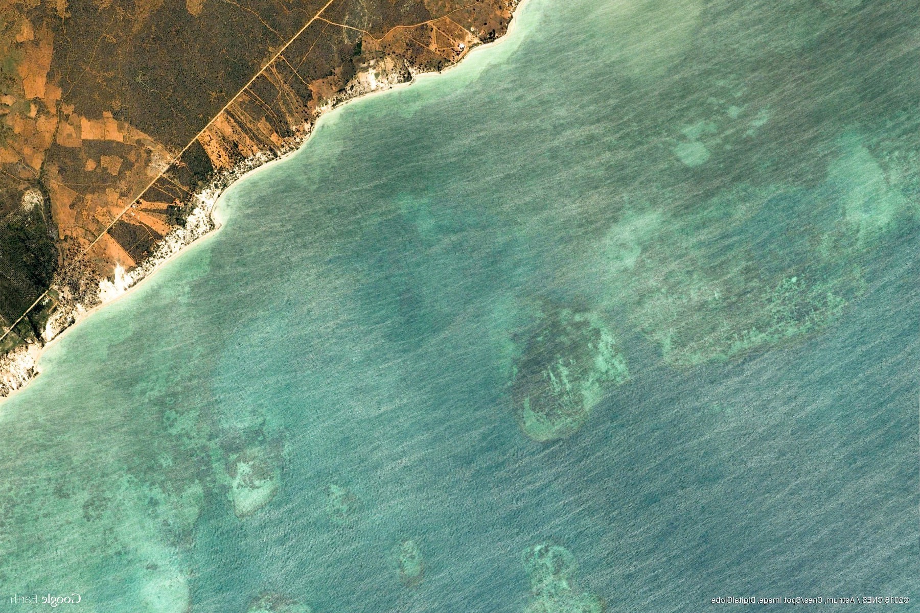 Glacial Lake - HD Wallpaper 