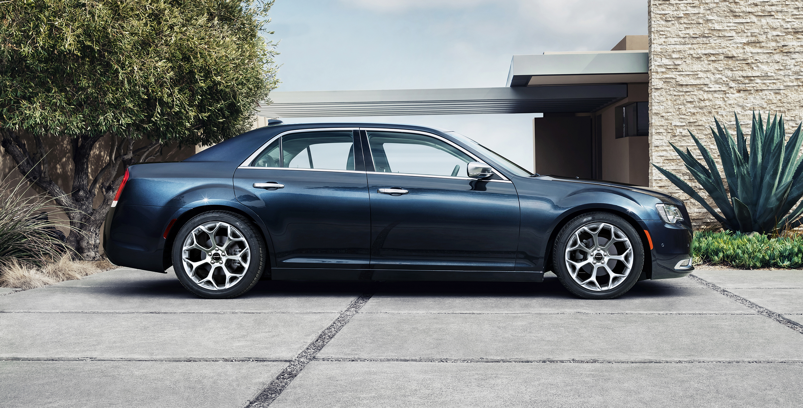 2019 Chrysler 300 Platinum - HD Wallpaper 