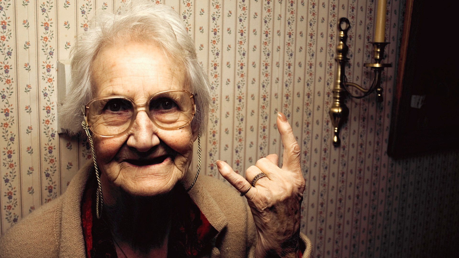 Funny Wallpapers Of Older Women - Old People With Glasses - HD Wallpaper 