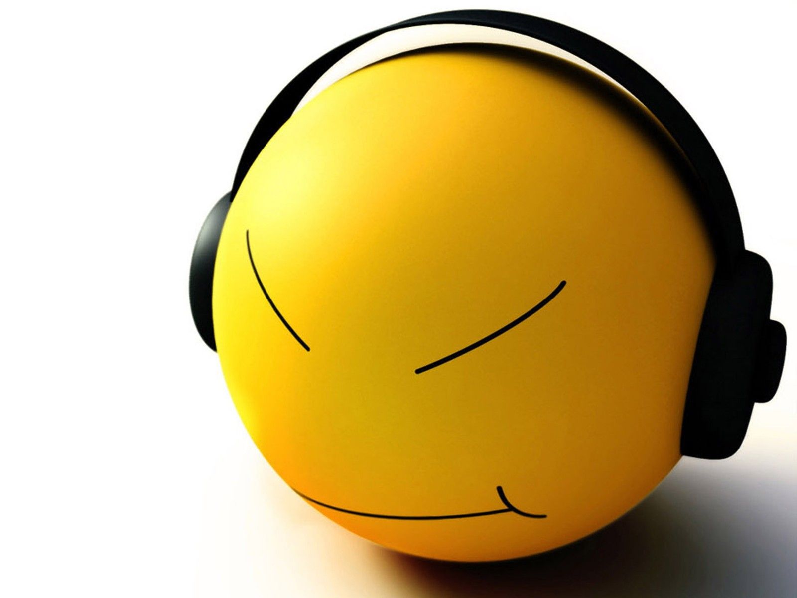 Funny Animated Wallpapers Group - Happy Face Wallpaper Hd - HD Wallpaper 