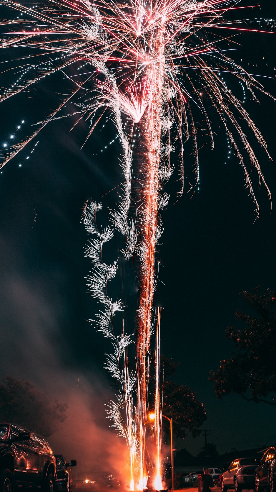 Wallpaper Salute, Fireworks, Holiday, Sparks, Night - Wallpaper - HD Wallpaper 