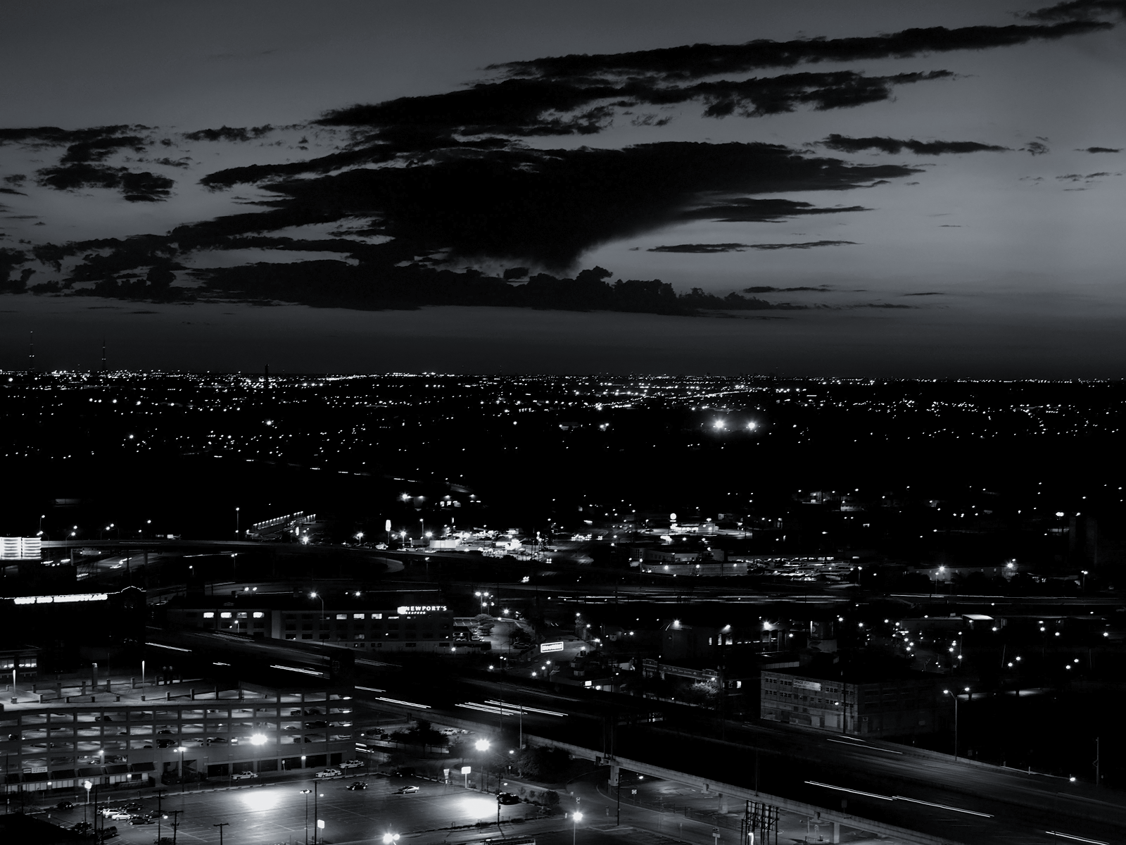 Night Skyline Wallpaper Black And White - HD Wallpaper 