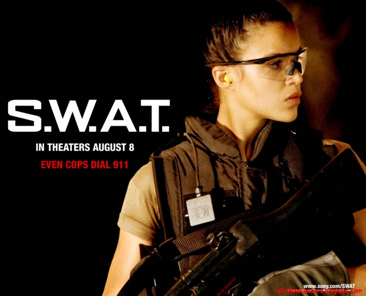 Michelle Rodriguez In Wallpaper Michelle Rodriguez - Michelle Rodriguez Wallpaper Swat - HD Wallpaper 