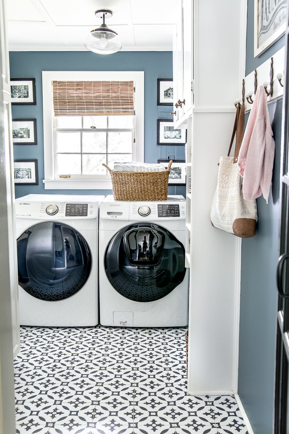Declutter And Have A Place For Everything To Make Small - Farmhouse Laundry Room Colors - HD Wallpaper 