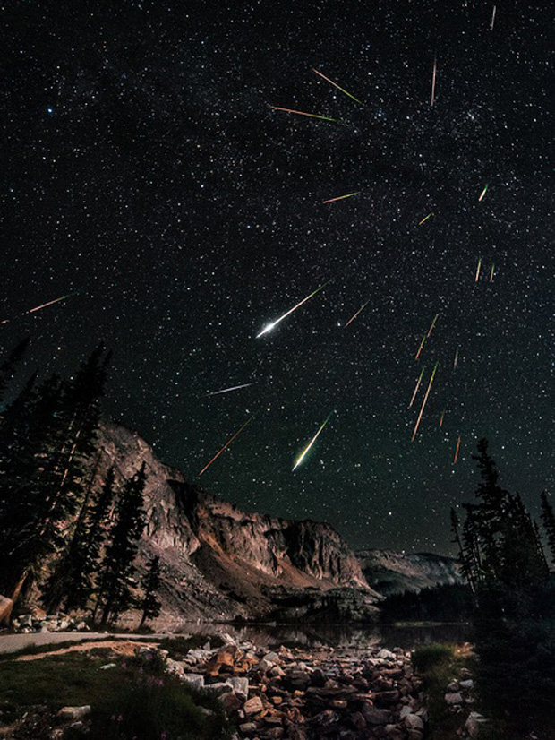 Perseid Meteor Shower - HD Wallpaper 
