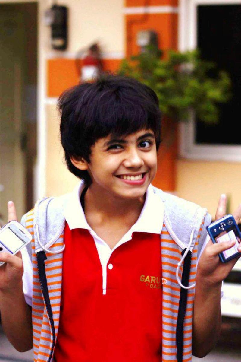 Aliando Syarief Yang Kini Sedang Naik Daun - Muhammad Ali Syarief - HD Wallpaper 