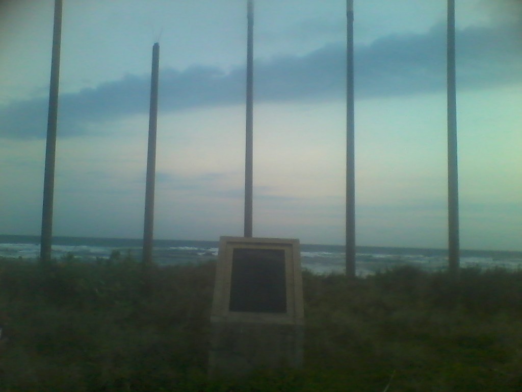 Tugu 5 Pantai Ranca Buaya Bungbulang - Sea - HD Wallpaper 