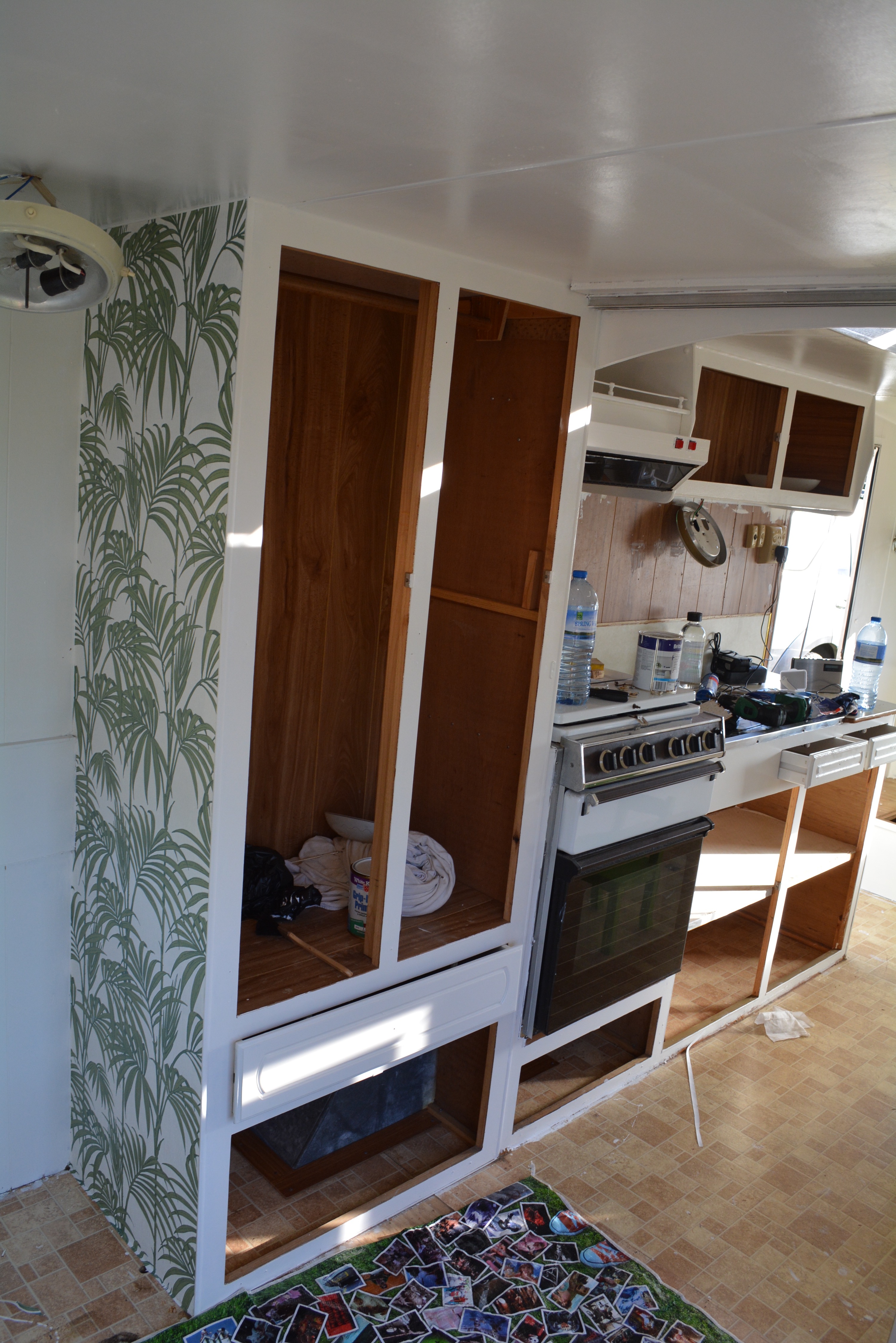 Diy Caravan Renovation Wallpaper - Interior Design - HD Wallpaper 