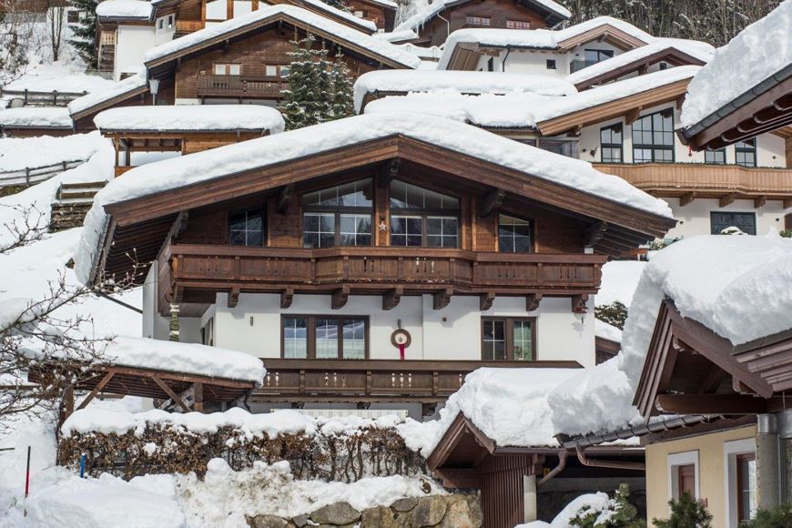 Hausansicht Winter - Snow - HD Wallpaper 