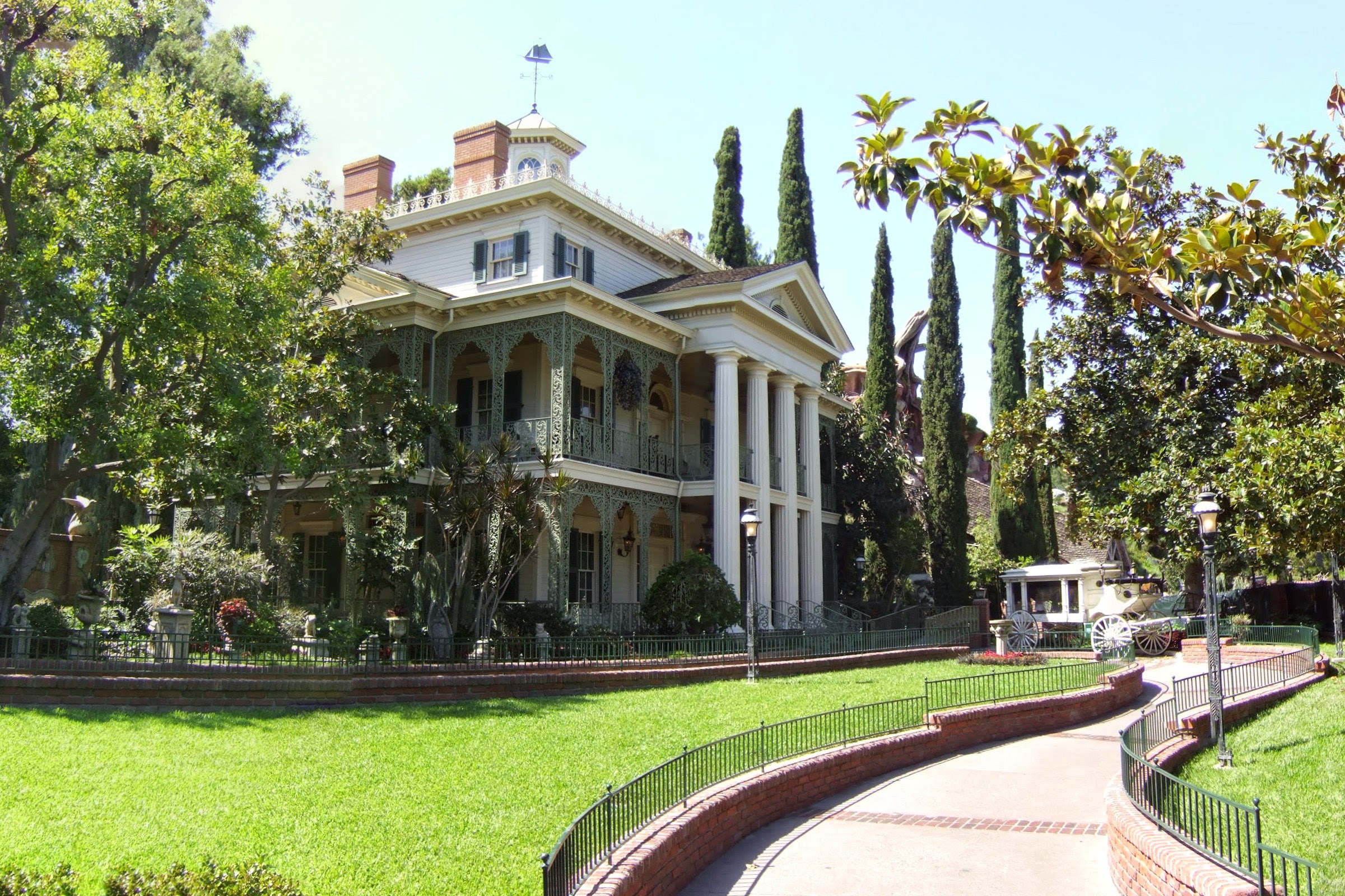 Disney Haunted Mansion Wallpaper - HD Wallpaper 