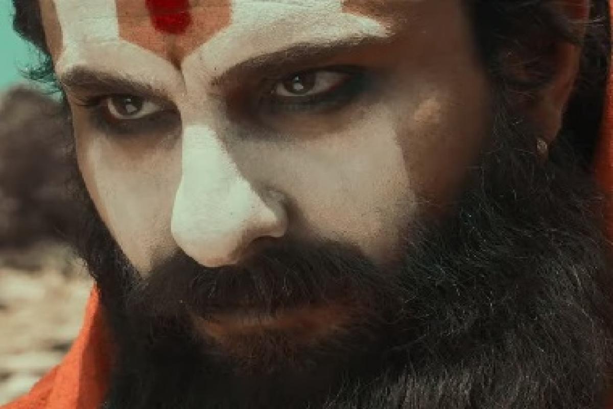 Laal Kaptaan Saif Ali Khan - HD Wallpaper 