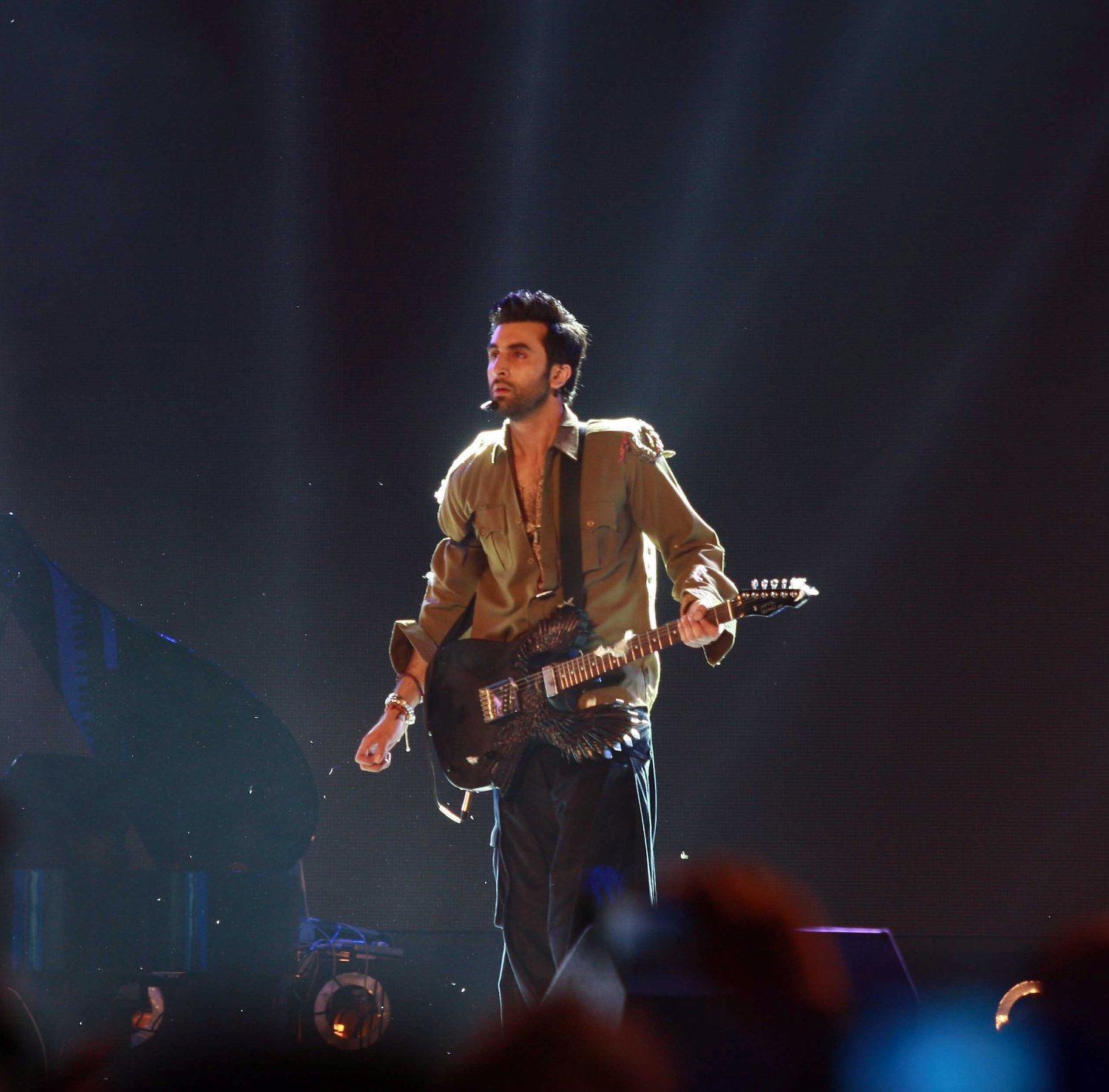 Ranbir Kapoor Performing At Rockstar Concert At Bhavans - Rock Concert - HD Wallpaper 