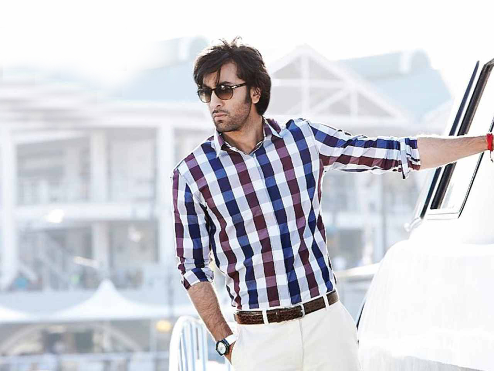 Ranbir Kapoor Looking Wonderful Wallpapers And Backgrounds - Ranbir Kapoor With Angela Jonsson - HD Wallpaper 