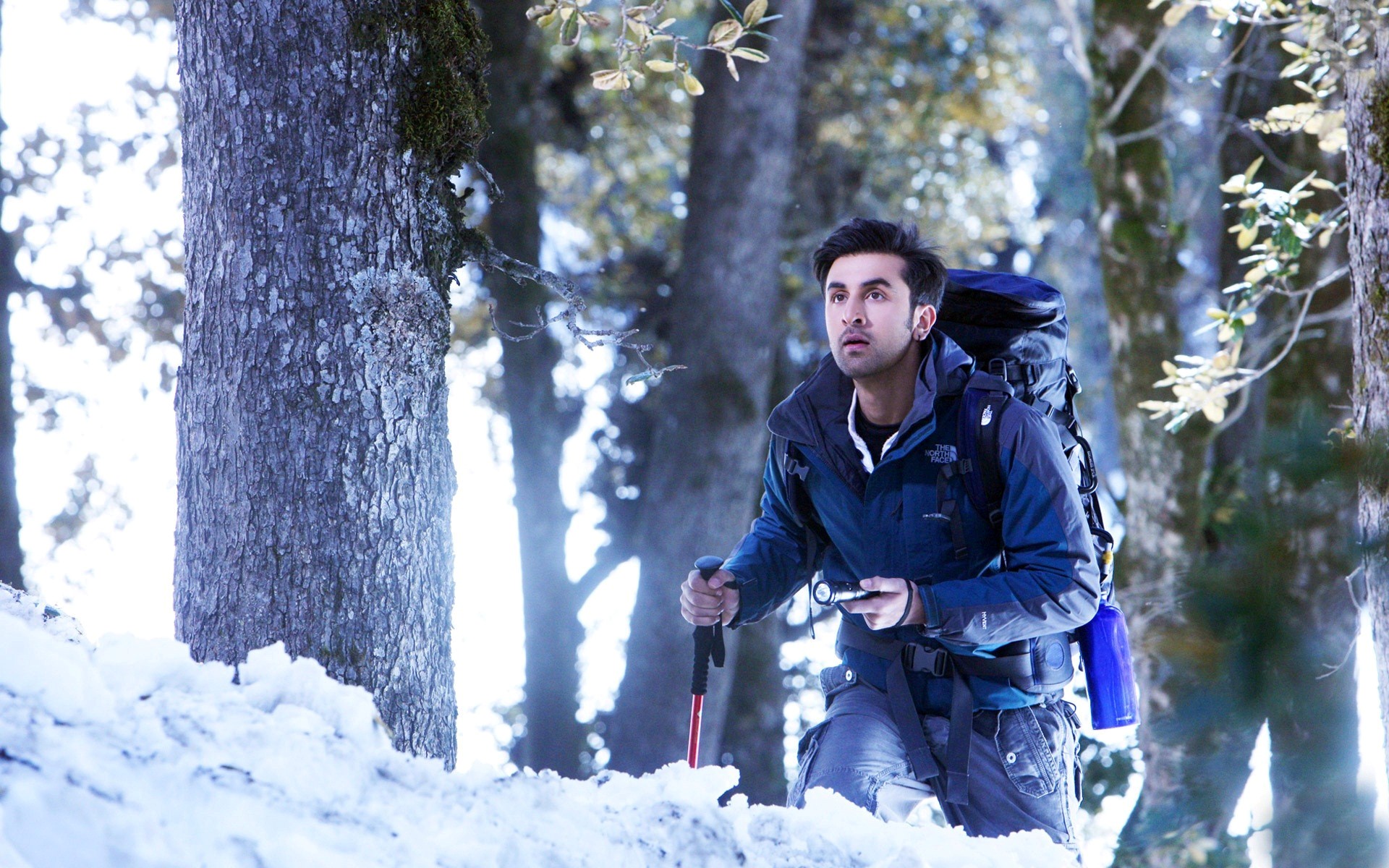 Ranbir Kapoor In Yeh Jawaani Hai Deewani Movie - Yeh Jawaani Hai Deewani Trekking Scene - HD Wallpaper 