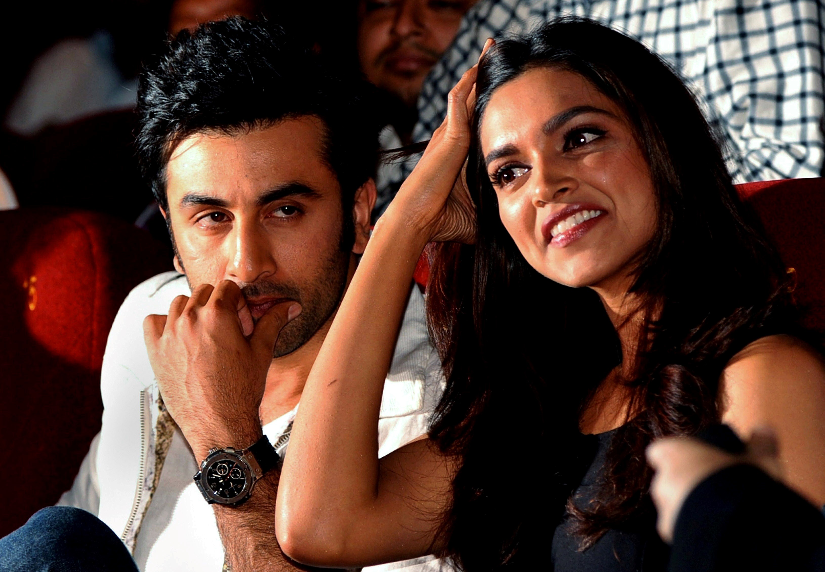 Ranbir Kapoor And Deepika - Deepika And Ranbir New - HD Wallpaper 