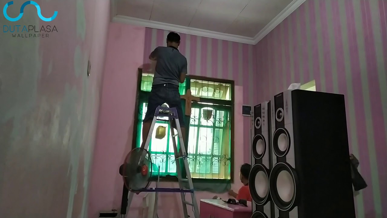 Studio Monitor - HD Wallpaper 