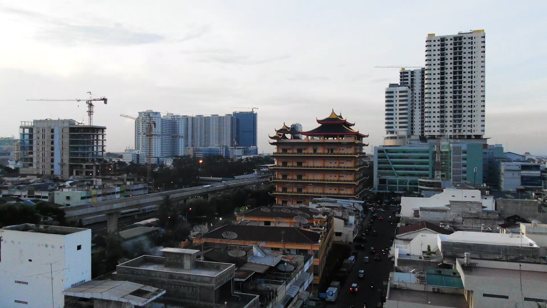 Flying Into Medan First Impressions Of Sumatra - Tower Block - HD Wallpaper 