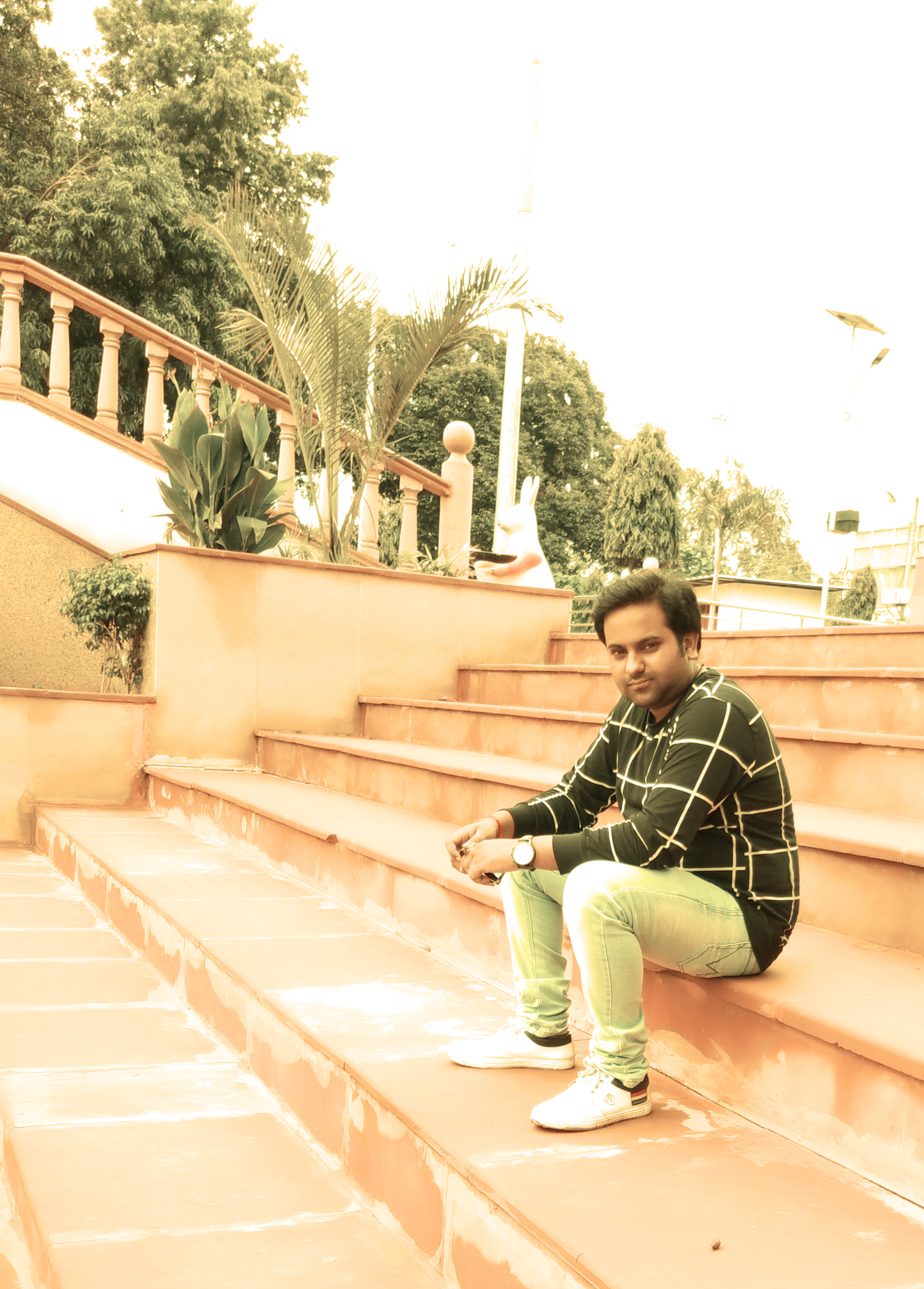 Sitting - HD Wallpaper 