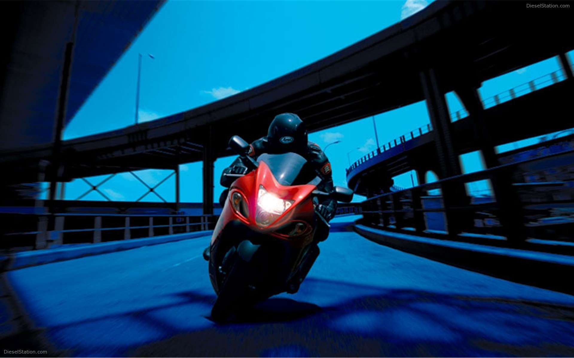 Suzuki Hayabusa Gsx1300r 
 Data-src /w/full/0/8/3/100664 - Bike Hd Wallpaper In Night - HD Wallpaper 