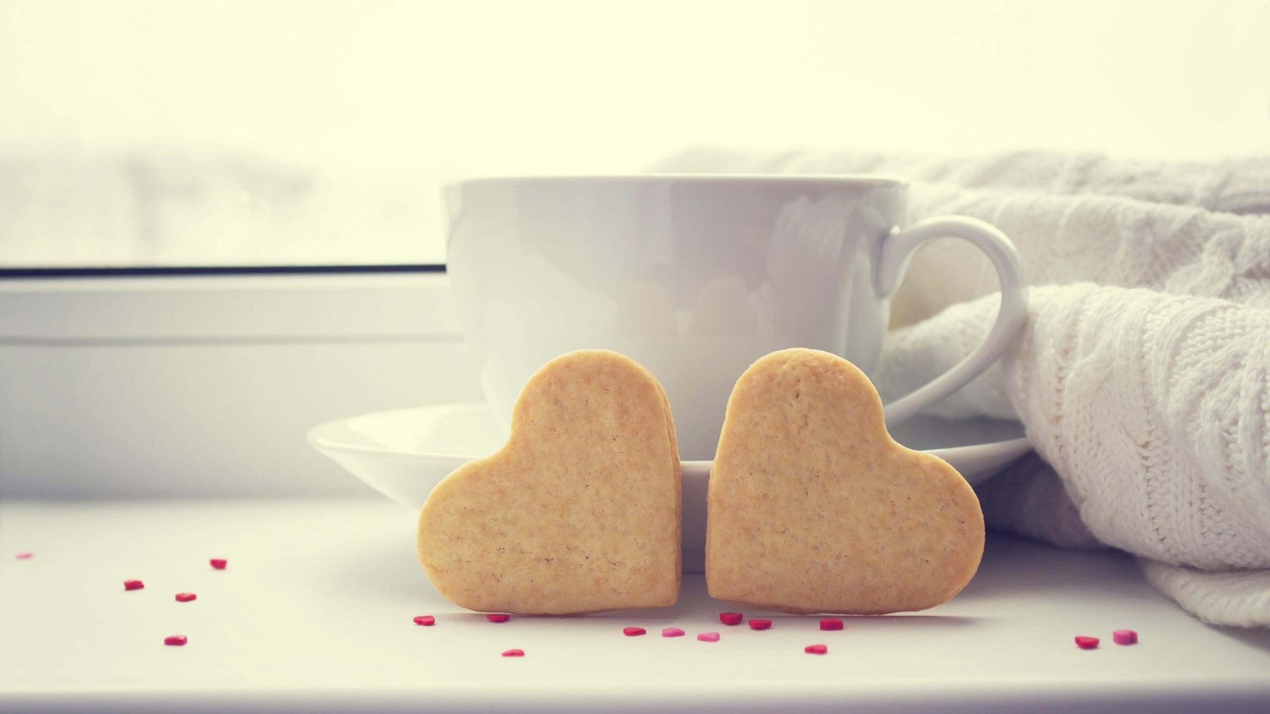 Cup Coffee Love Hearts Biscuit - Heart Biscuit With Coffee - HD Wallpaper 