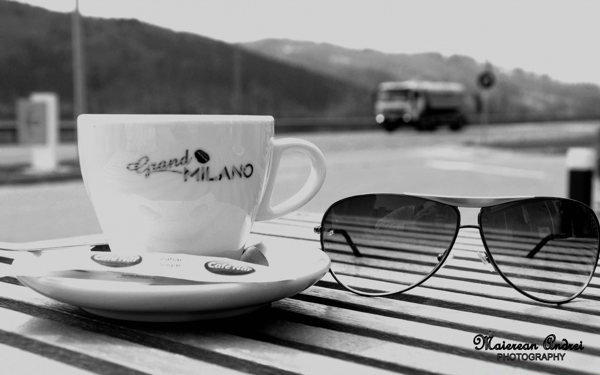Black And White Dawn Coffee Cup Table Breakfast Drink - Coffee And The Sea - HD Wallpaper 
