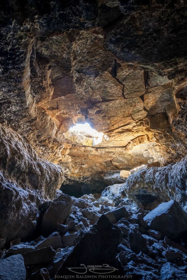 Cave Of Sunshine Lava Beds National Park Ca - Outcrop - HD Wallpaper 