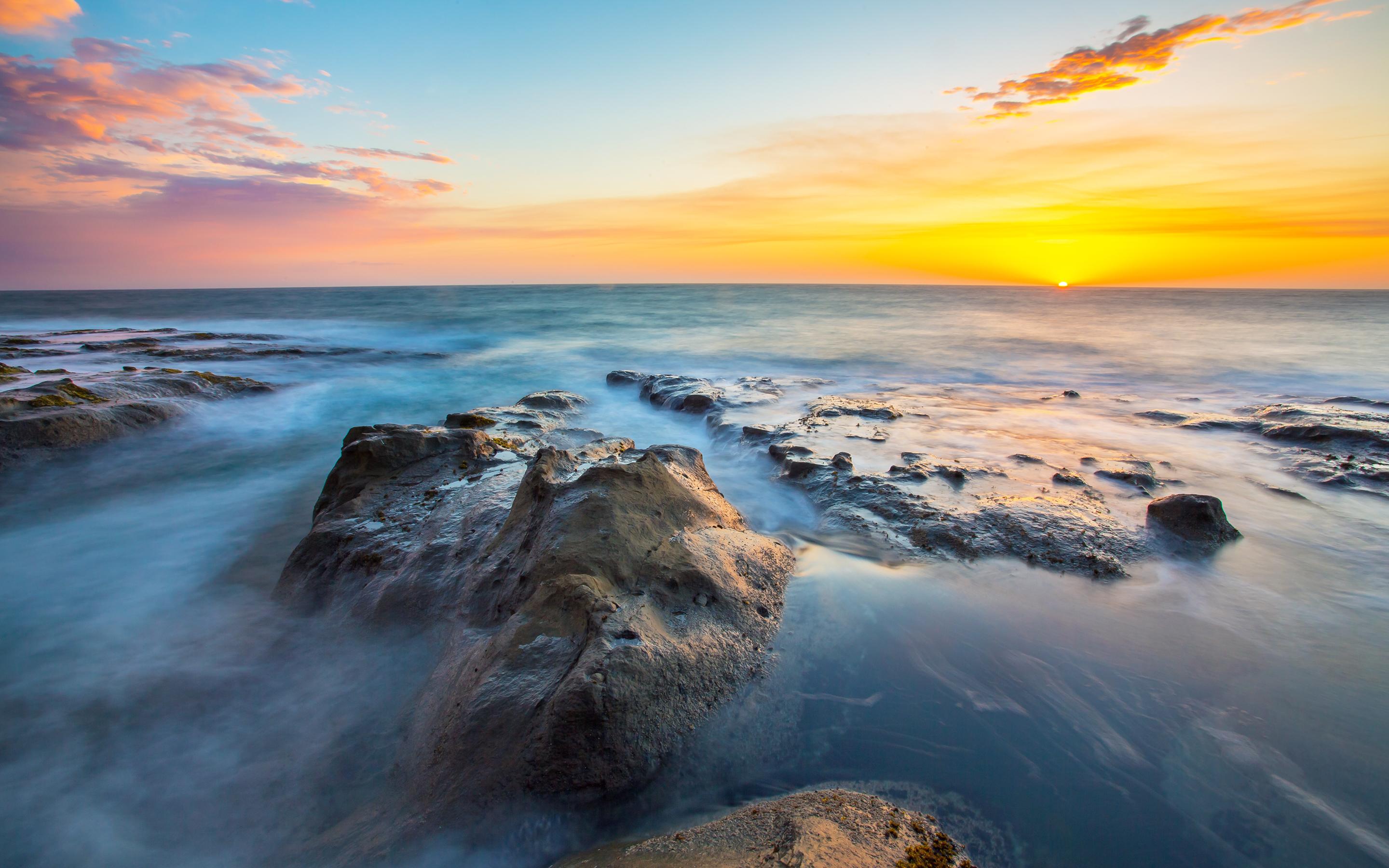 Ocean Sunset By Rocks - HD Wallpaper 