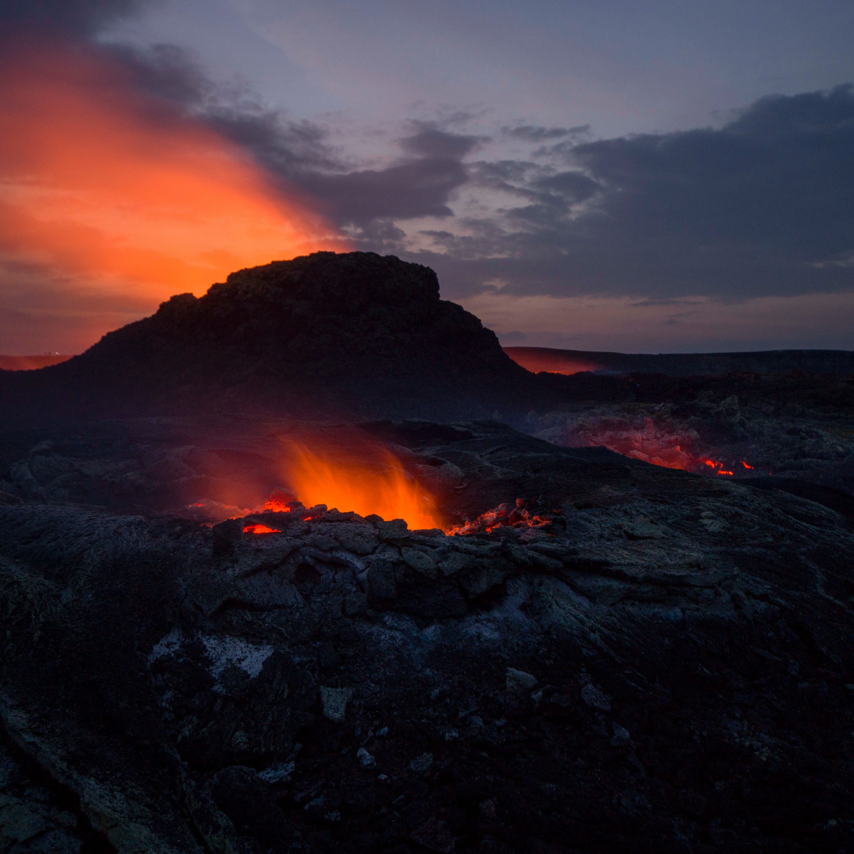 Lava, Volcano, Dark, Fire, Wallpaper - Real Time Images Of Taal Volcano Eruption - HD Wallpaper 