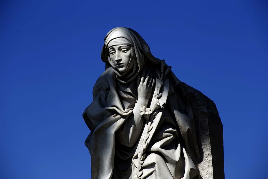 Nun Statue Under Blue Sky, Mother Teresa, Vatican, - HD Wallpaper 