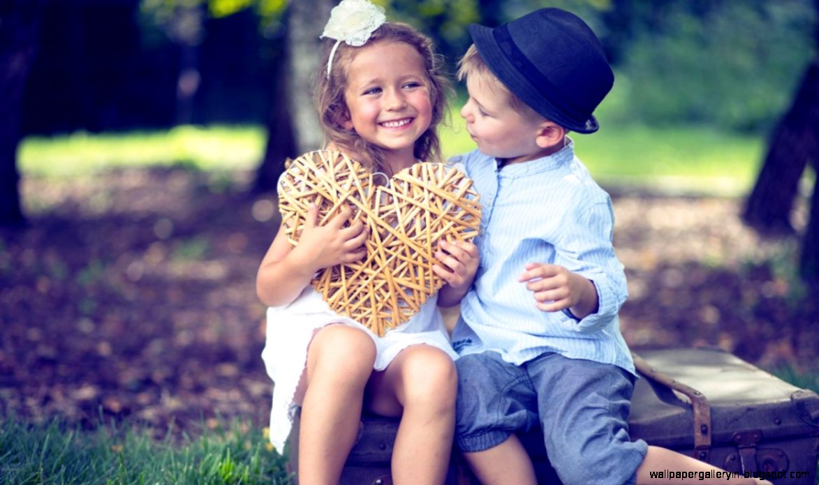 Kids Cute Children Love Heart Abstract - Romantic Cute Baby Couple - HD Wallpaper 