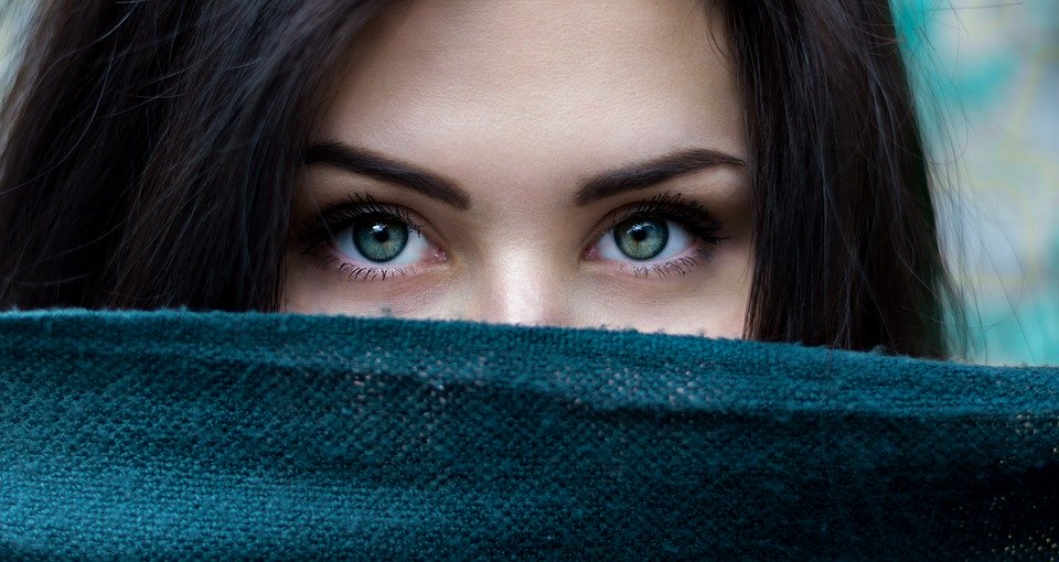 Girl Black Hair Green Eyes - HD Wallpaper 