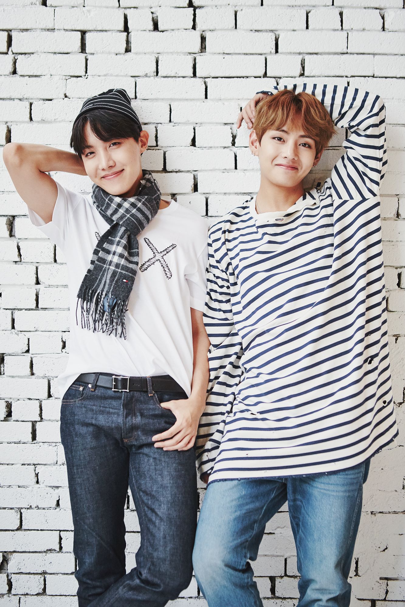 Bts V And Jhope - HD Wallpaper 