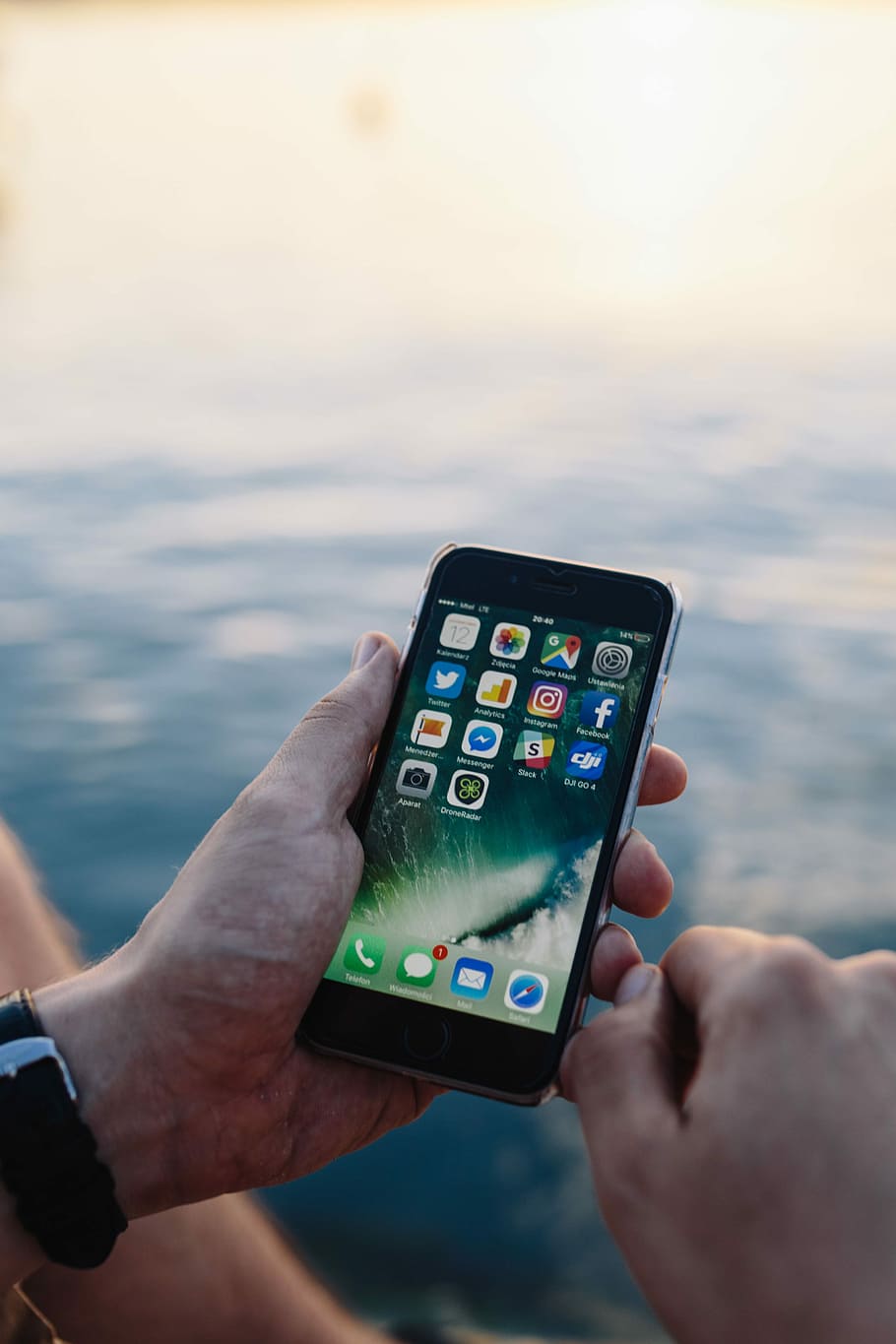 Mobile Phone In Man S Hands Near The Sea, Caucasian, - Mobile Phone - HD Wallpaper 