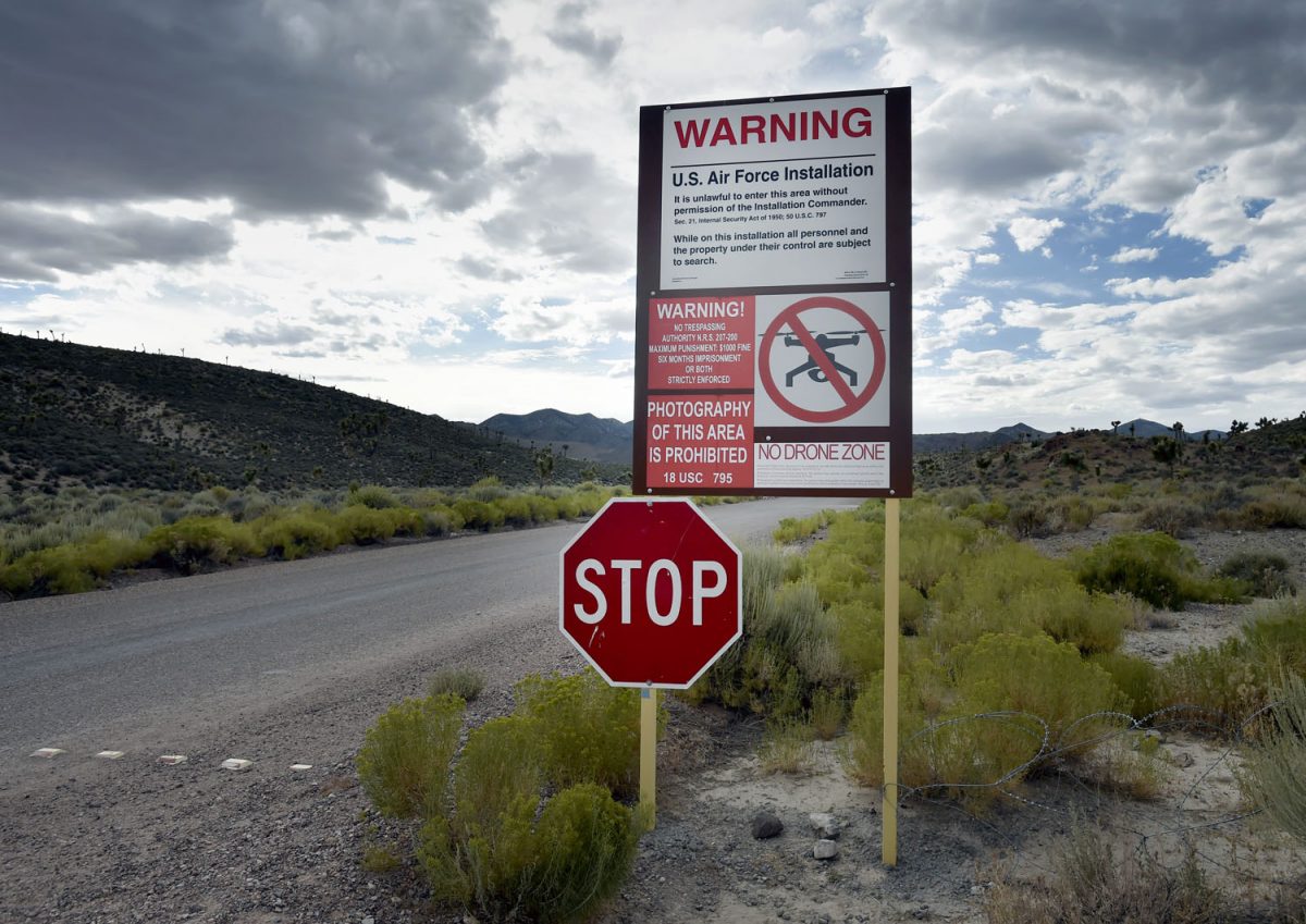 Just Over 80 Miles Outside Of Las Vegas, A United States - Area 51 Raid Nevada - HD Wallpaper 