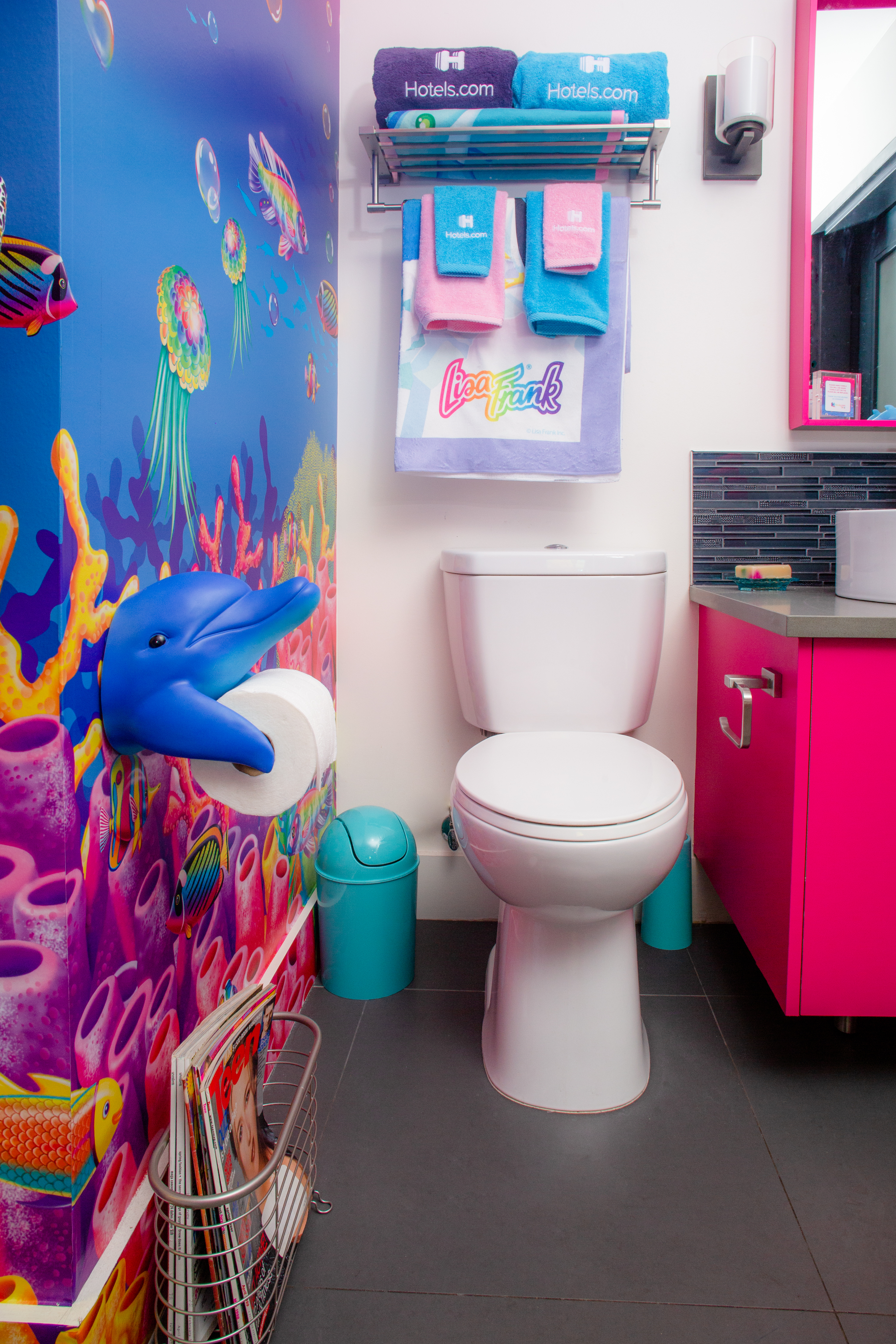 Lisa Frank Hotel Room - HD Wallpaper 
