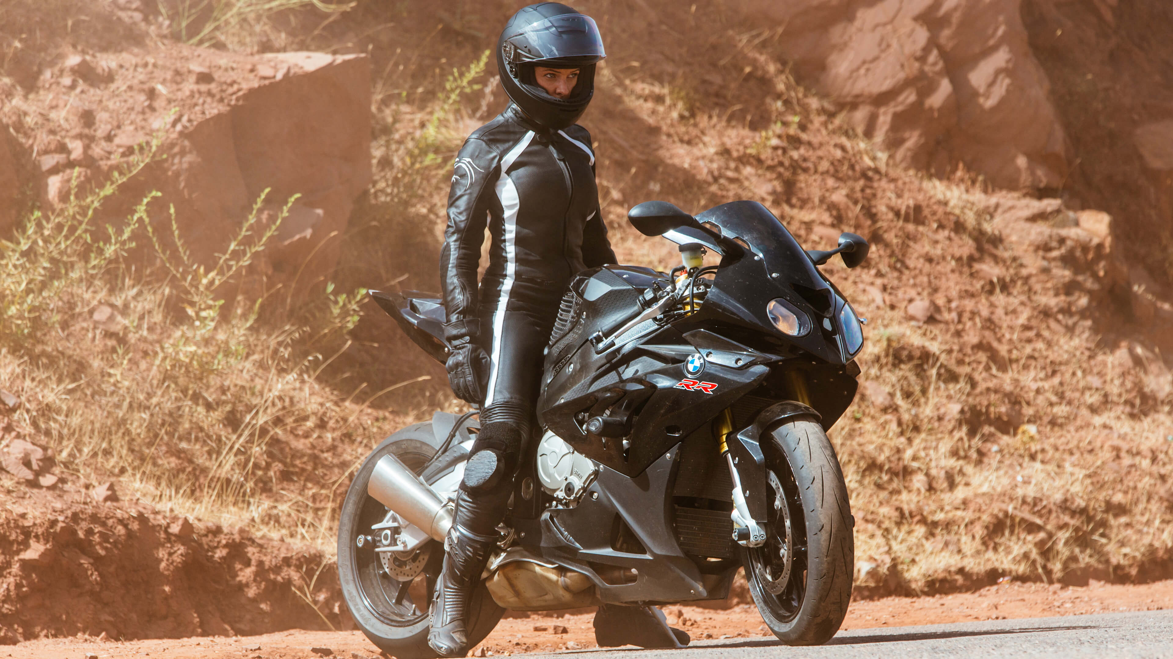 Rebecca Ferguson On Bmw Rr Motorcycle In Mission Impossible - Mission Impossible 6 Motorbike - HD Wallpaper 