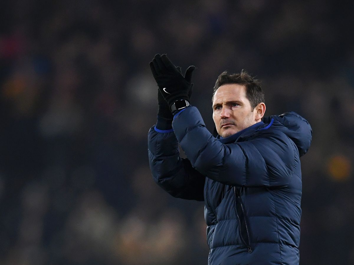Frank Lampard Acknowledges The Chelsea Fans After Fa - Scare - HD Wallpaper 