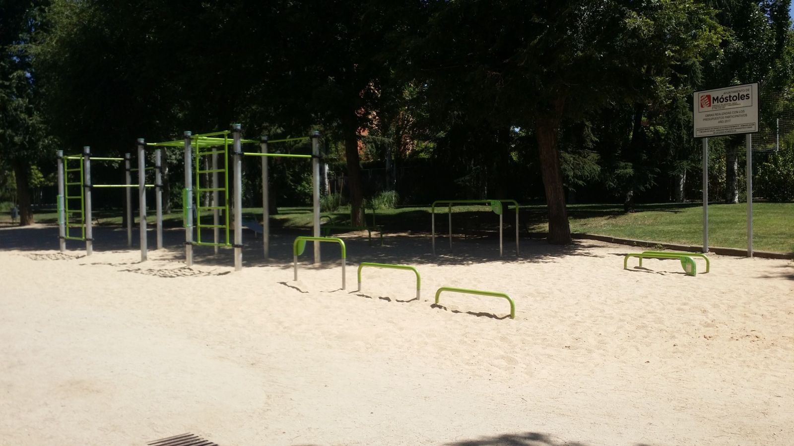 Area Calistenia Estructura Barras Diferentes Alturas - Barras Mostoles - HD Wallpaper 