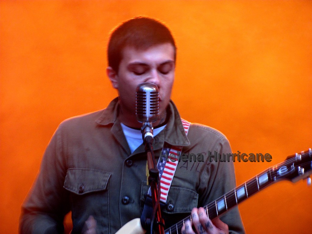 Frank Iero Orange - HD Wallpaper 