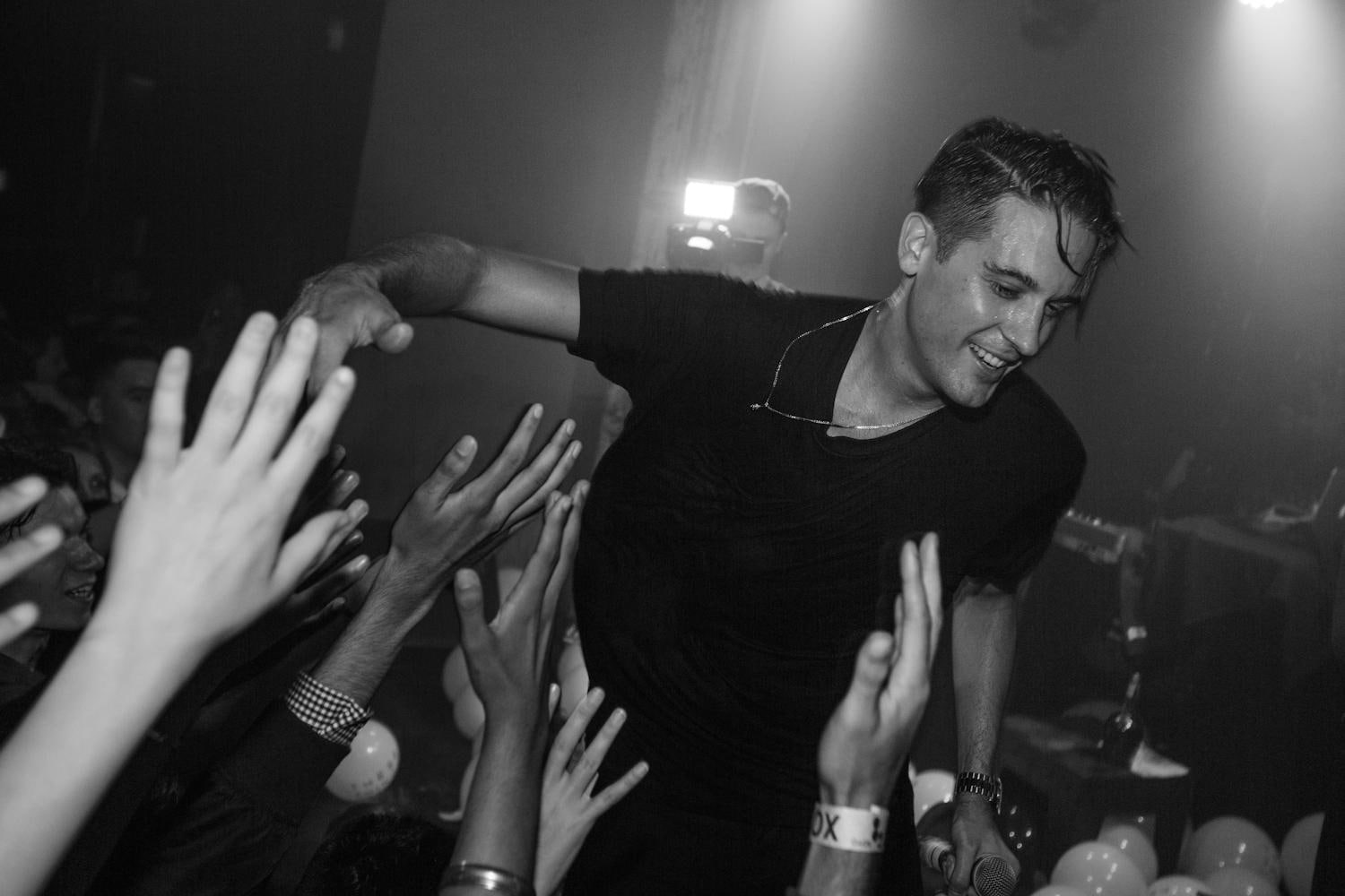 Geazy Black And White - HD Wallpaper 
