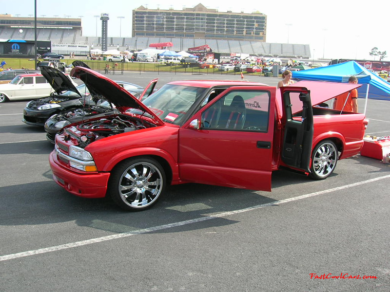 Motorsports Supershow 2005, Lowrider, With Chrome Wheels - Dodge Dakota - HD Wallpaper 